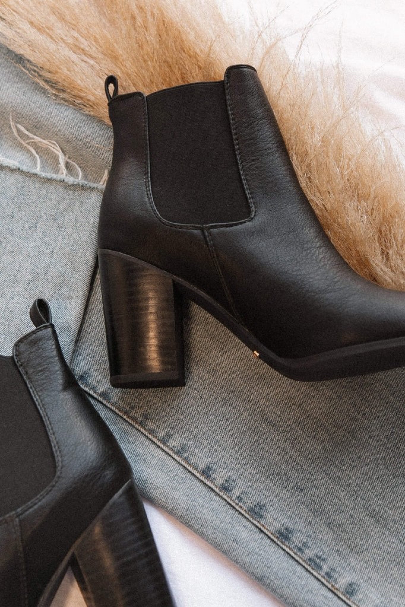 In love with these boots for fall!

Everyone needs a go to pair of black booties that will go with just about ANYTHING 🖤

#LTKshoecrush #LTKunder100 #LTKSeasonal