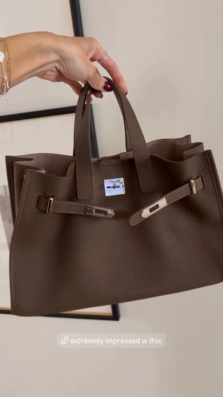 This Amazon bag 💼😍 mine did not have a strong chemical smell. I did notice a subtle scent when I opened the package, but went away after a day. 

#LTKWorkwear #LTKootd #LTKTravel