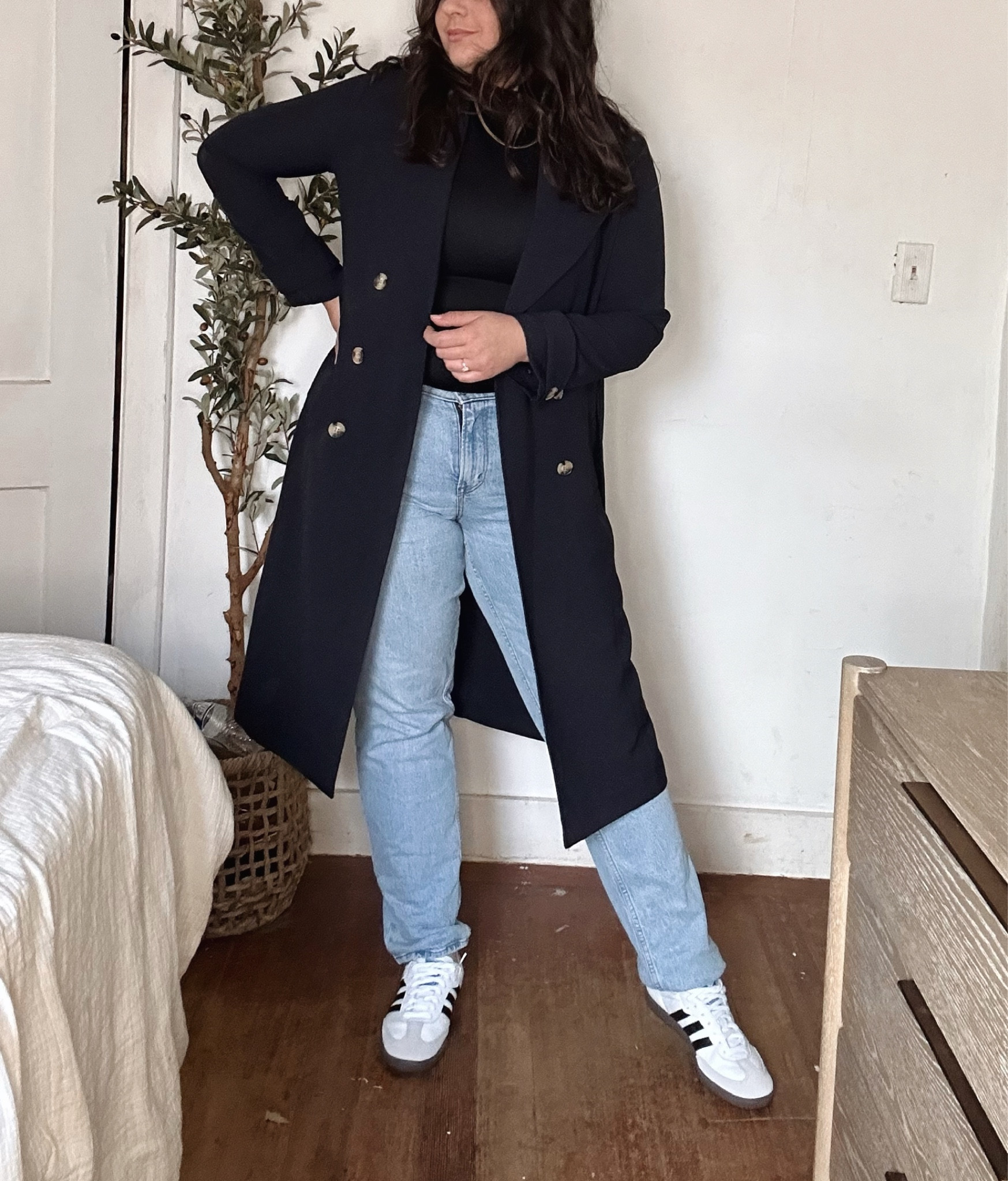 #sambas #adidassambas #casuallook #jeans #trenchcoat 
