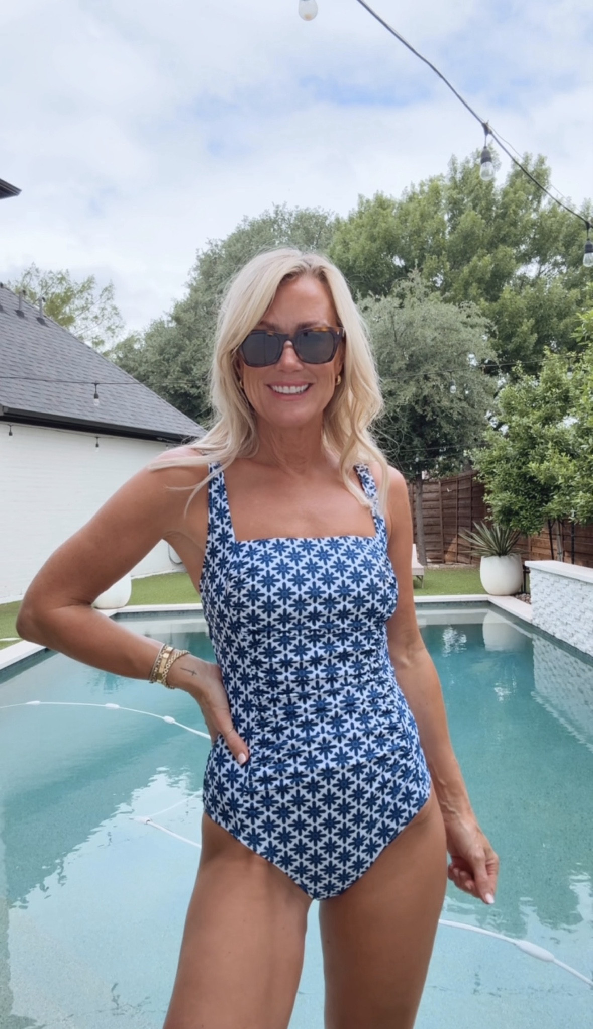 Loving the print and flattering fit of this swimsuit!

Size: Small

#LTKSeasonal #LTKSwim #LTKOver40