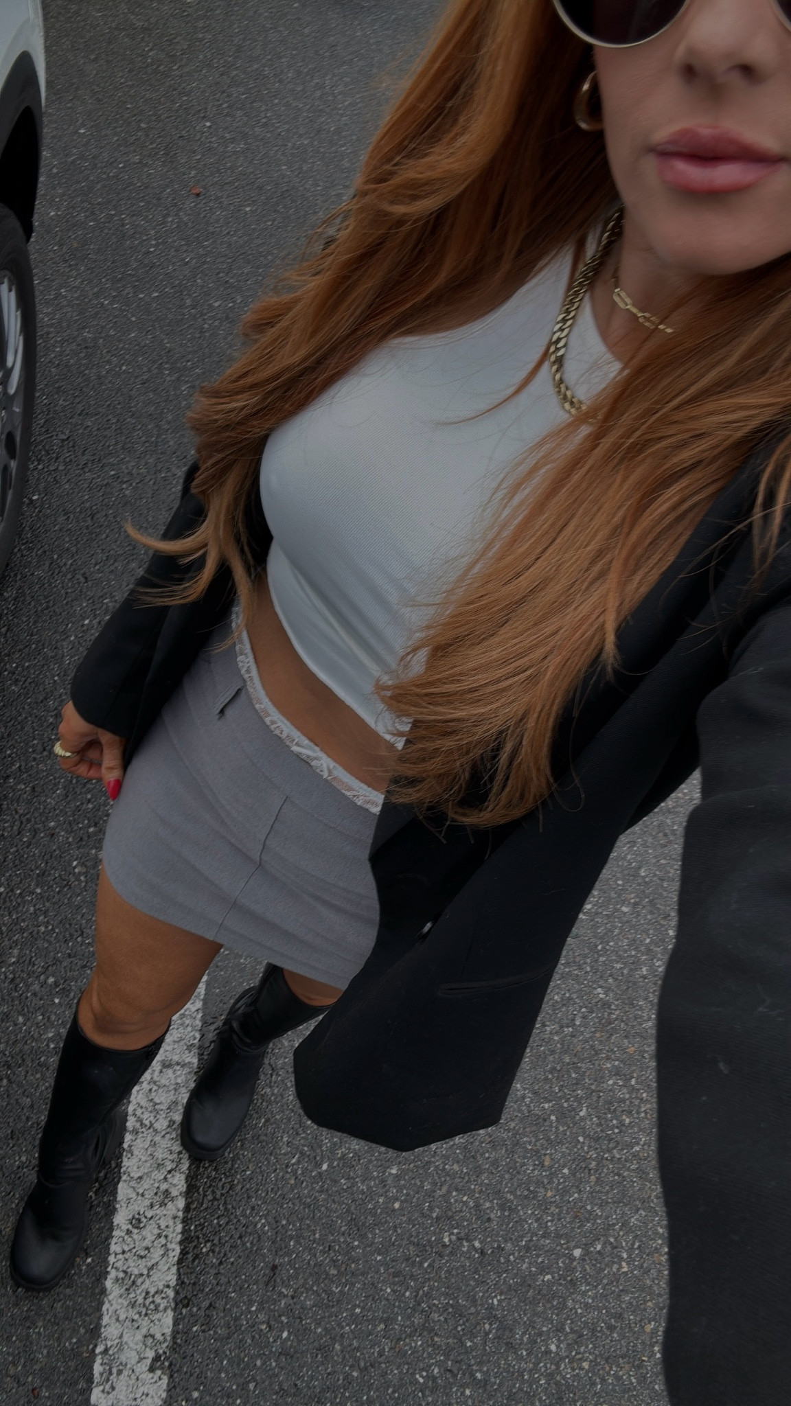 Work fit 💫 cut off the tank to be a tad more cropped 🖤 
#workfit #hairstylist #hairstylistootd