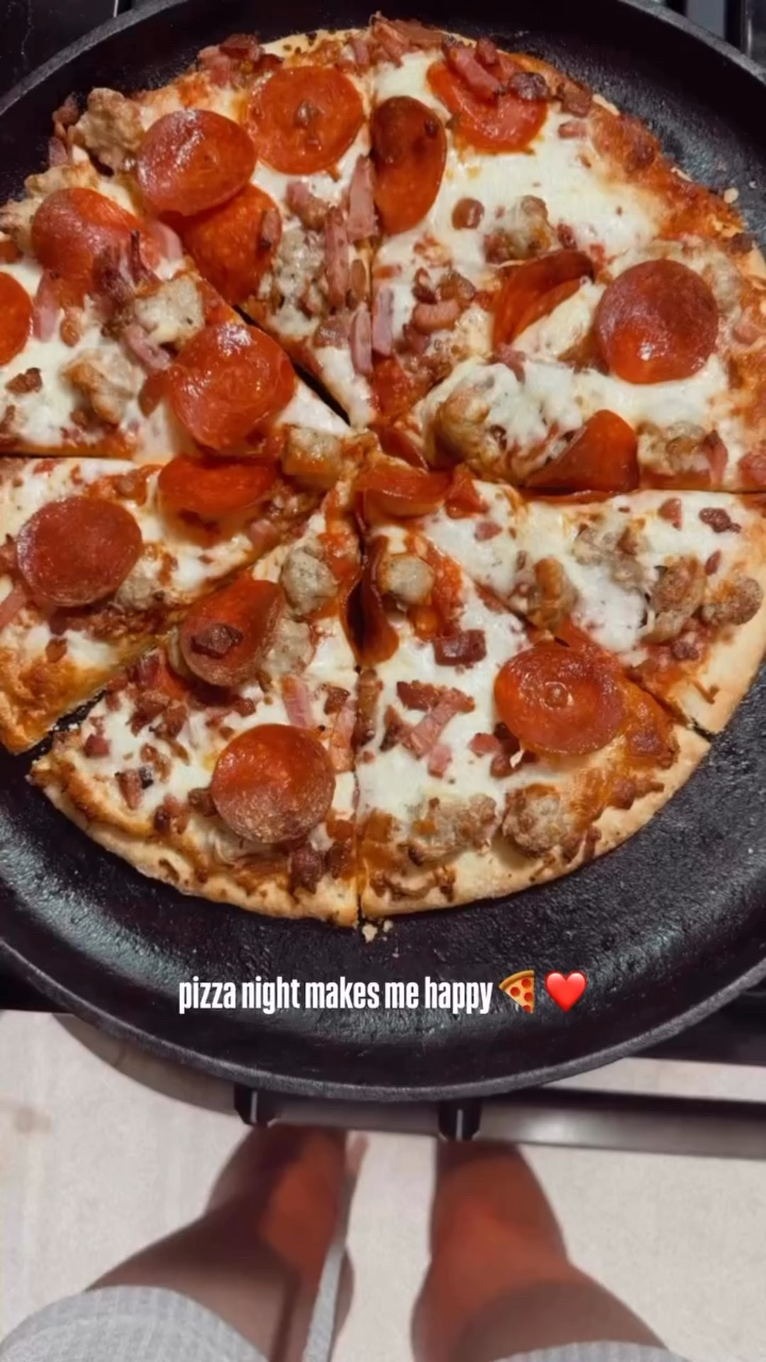 pizza night makes me happy 🍕❤️