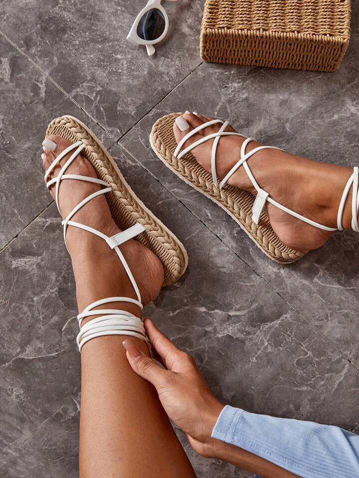 CUCCOO Trending Mujer Sandalias de tiras con multitira de pierna con cordón diseño plano vacaci... | SHEIN