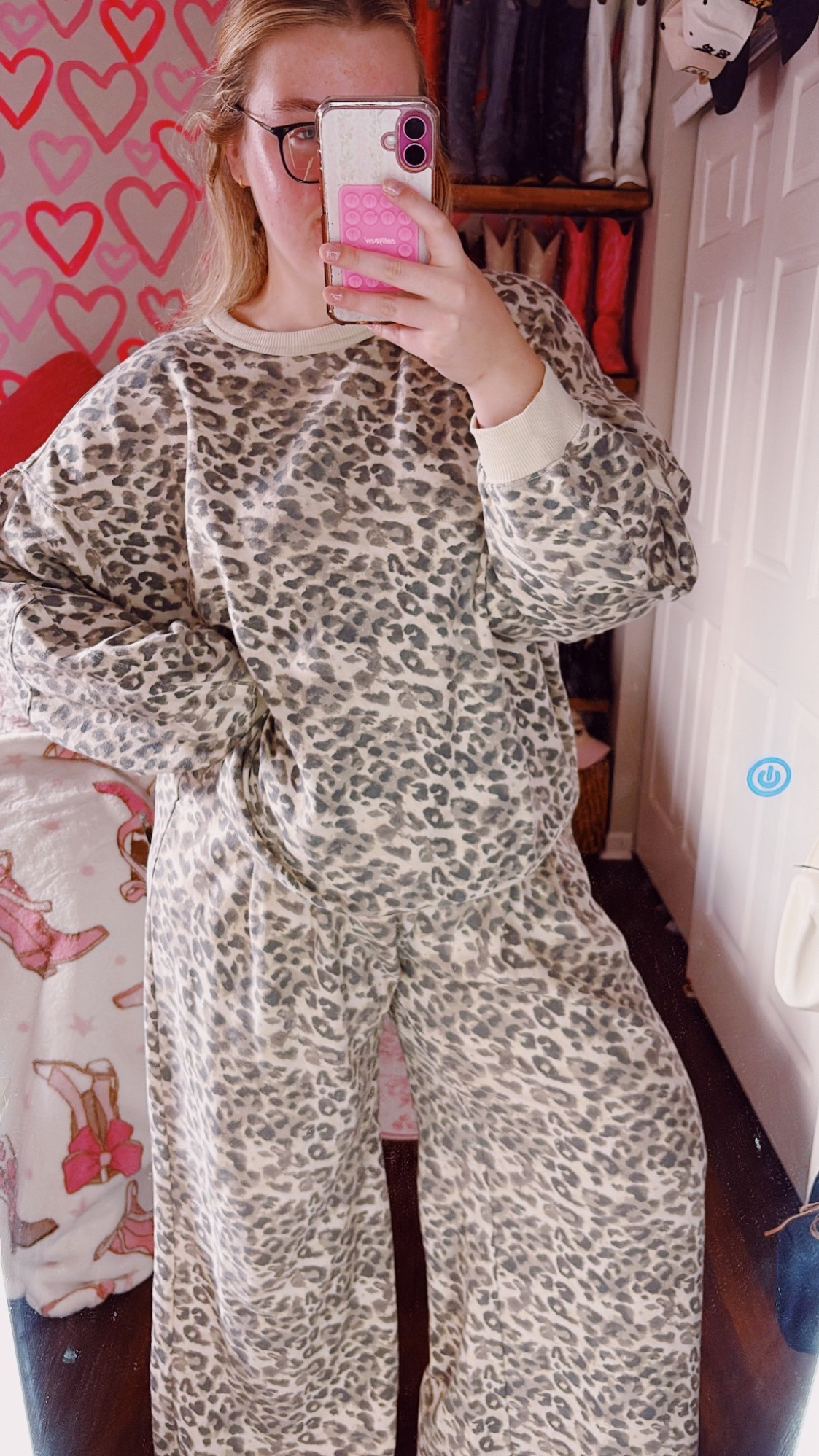 Cheetah girl sweat set 🐆

#LTKFindsUnder100 #LTKFallSale #LTKStyleTip