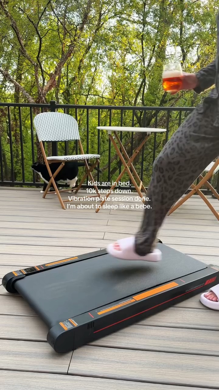This walking vibration pad is also so lightweight and easy to move anywhere ✨ #vibrationplate #walkingpad #walkingvibrationpad #homegym #lymphaticdrainage