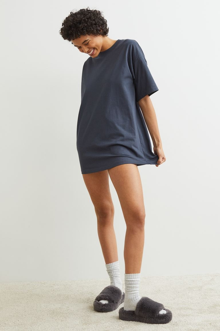 Slippers in soft faux fur with lining and insoles in faux fur. Patterned soles.SizeThe model is 1... | H&M (US + CA)