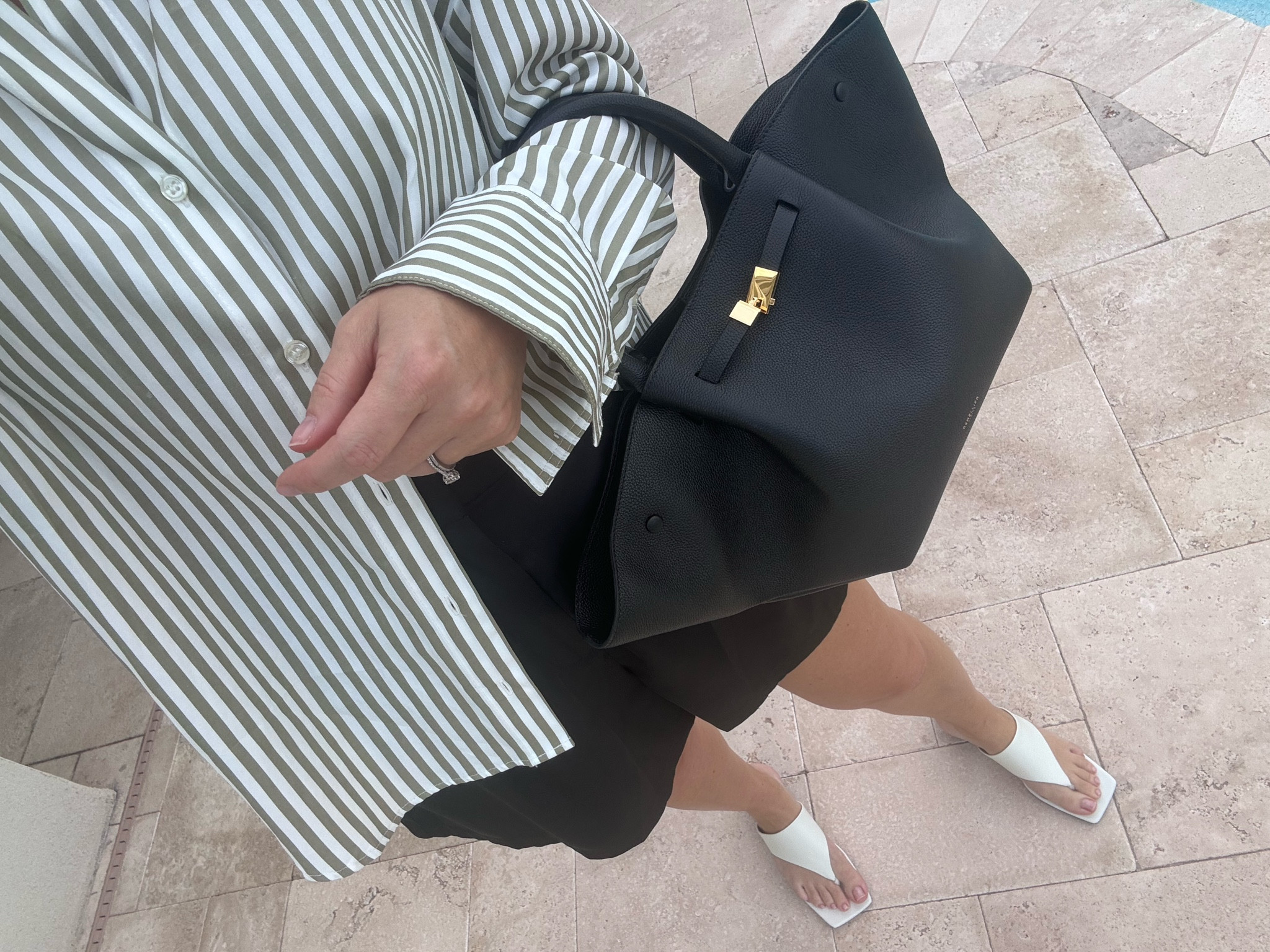 Your new favorite tote! The perfect size. Holds everything without being too oversized. Also has a shoulder/crossbody strap. 

Demellier London, tote

#LTKWorkwear #LTKItBag #LTKOver40