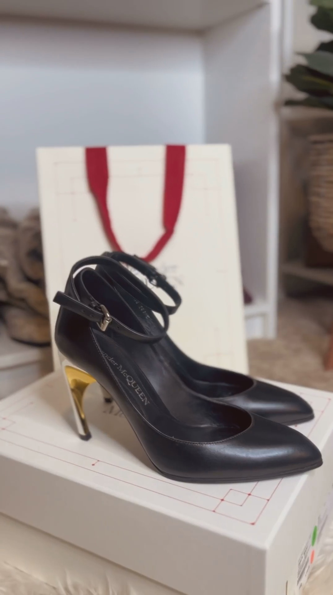 Unboxing the Alexander McQueen Armadillo Ankle Strap Pump! The silver and gold heel ❤️

#LTKShoeCrush #LTKWatchNow