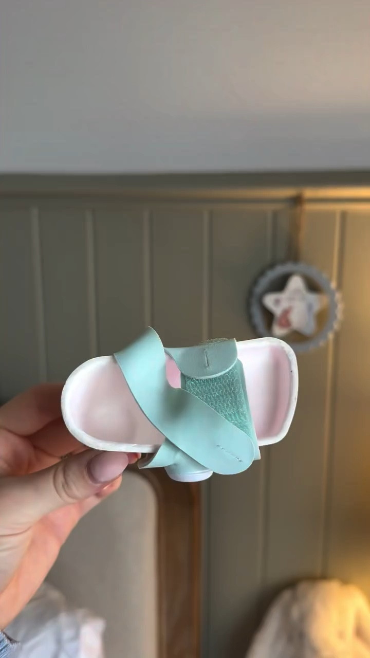 As a first-time mum, having the Owlet Dream Duo gives me such peace of mind while William sleeps. ☁️ I can keep an eye on him through the monitor, while the sock tracks his pulse and oxygen levels. The app is so simple to use and alerts you instantly if needed. A mum’s must have! @owletcareuk 

#ad #gift