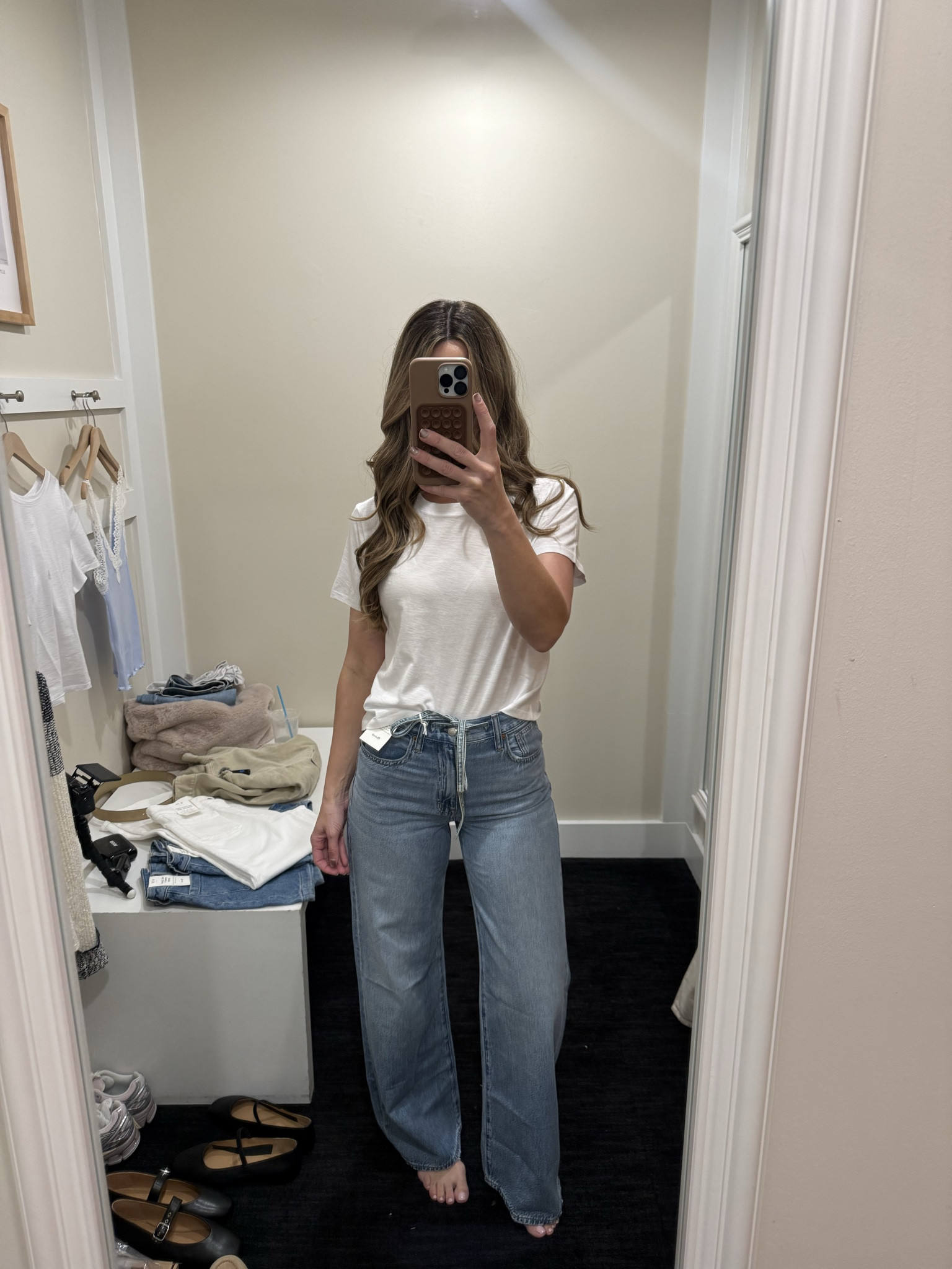 @Madewell basic tee that is the perfect length tts small and denim too small these are 25 but need 26 and prob curvy option 

#LTKover40