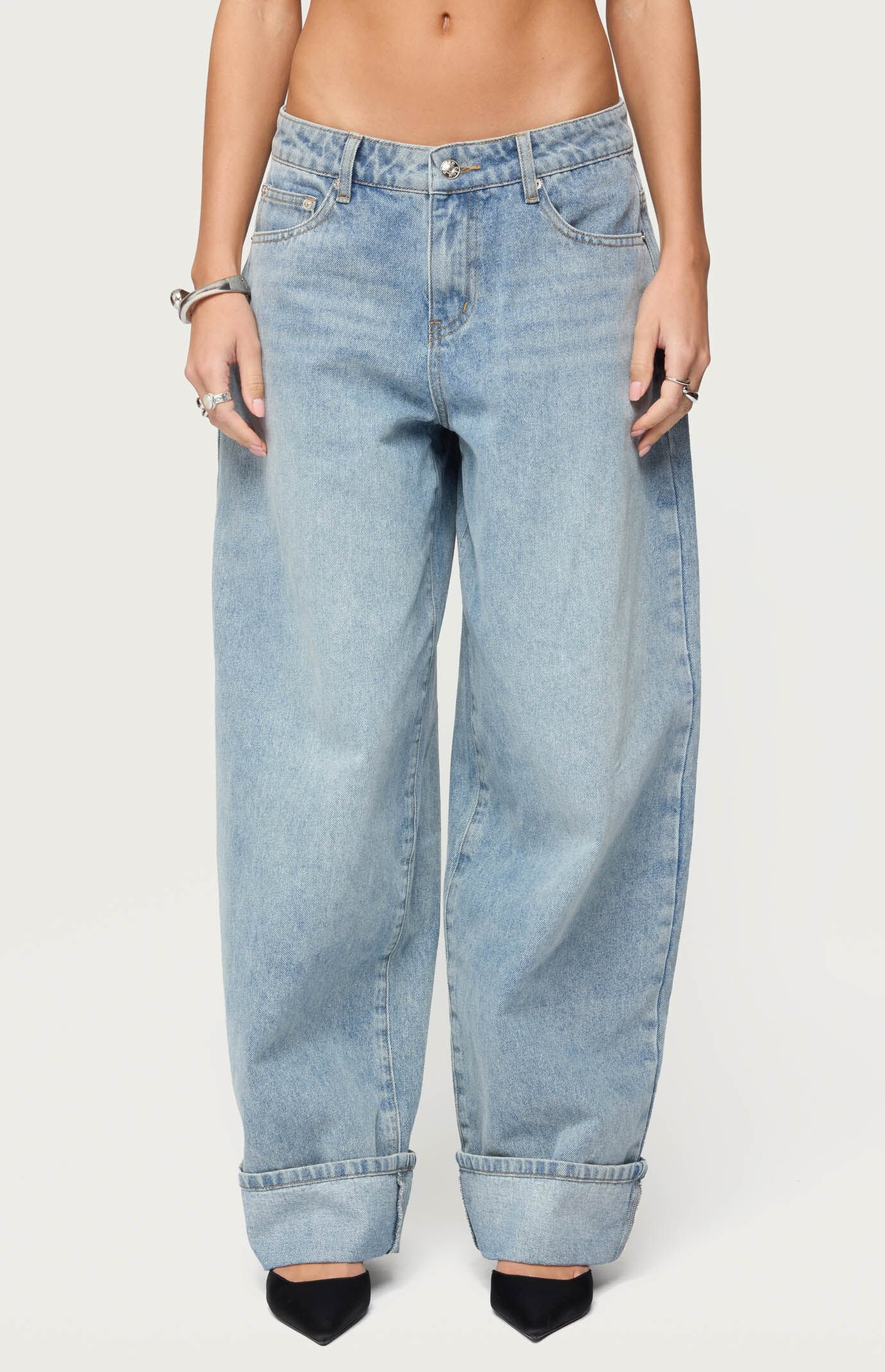 Edikted Women's Kella Extra Oversized Low Rise Jeans in Light Stonewashed - Size XL | PacSun