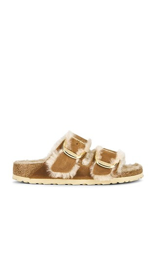 Arizona Big Buckle Shearling Sandal in Cognac & Sandcastle | Revolve Clothing (Global)