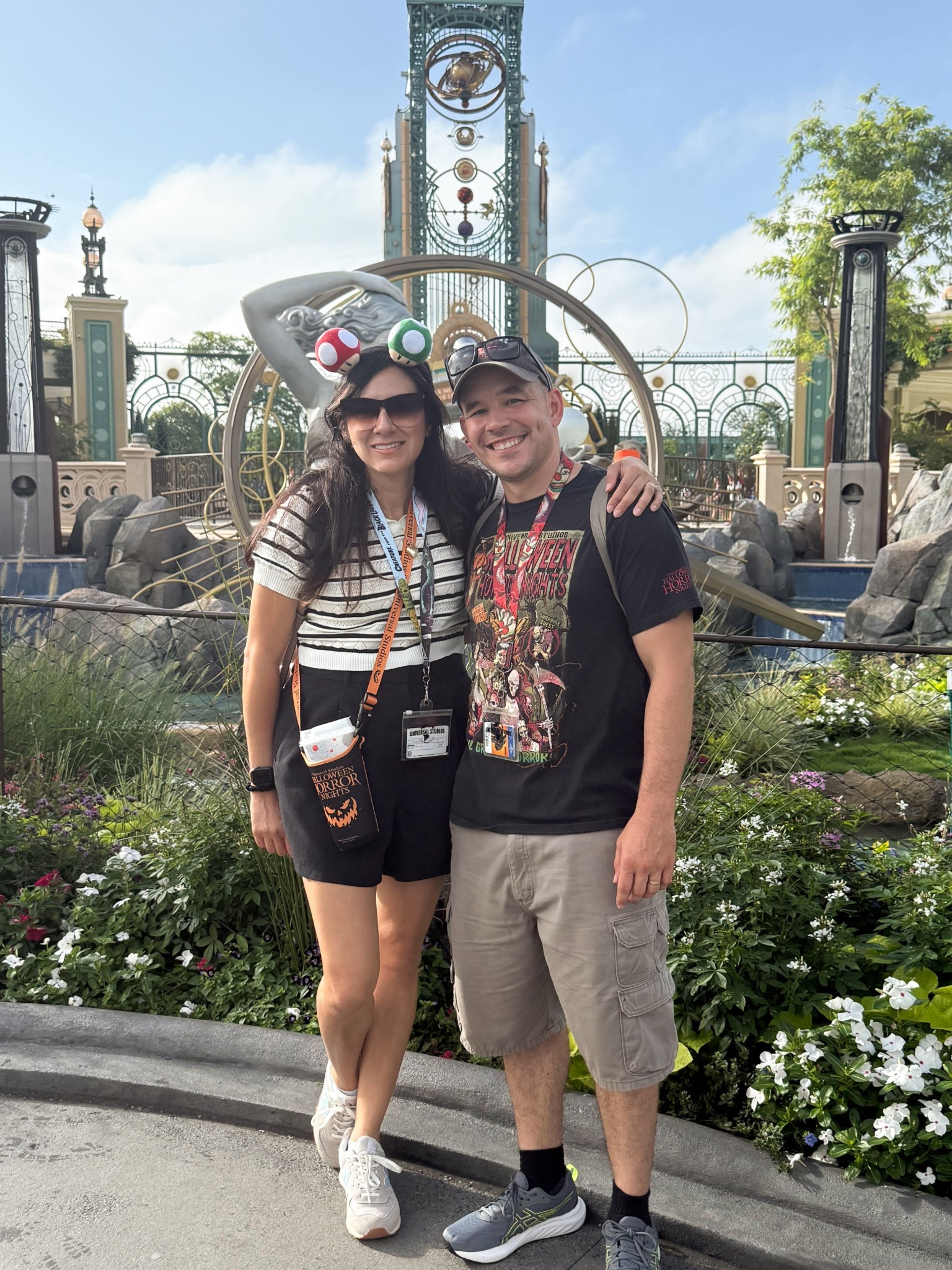 Theme park outfit idea! I love this top from Nordstrom- this summer‘s favorite 💕 cute top, a pair of shorts and some comfy walking sneakers for a day at Epic Universe 🌎