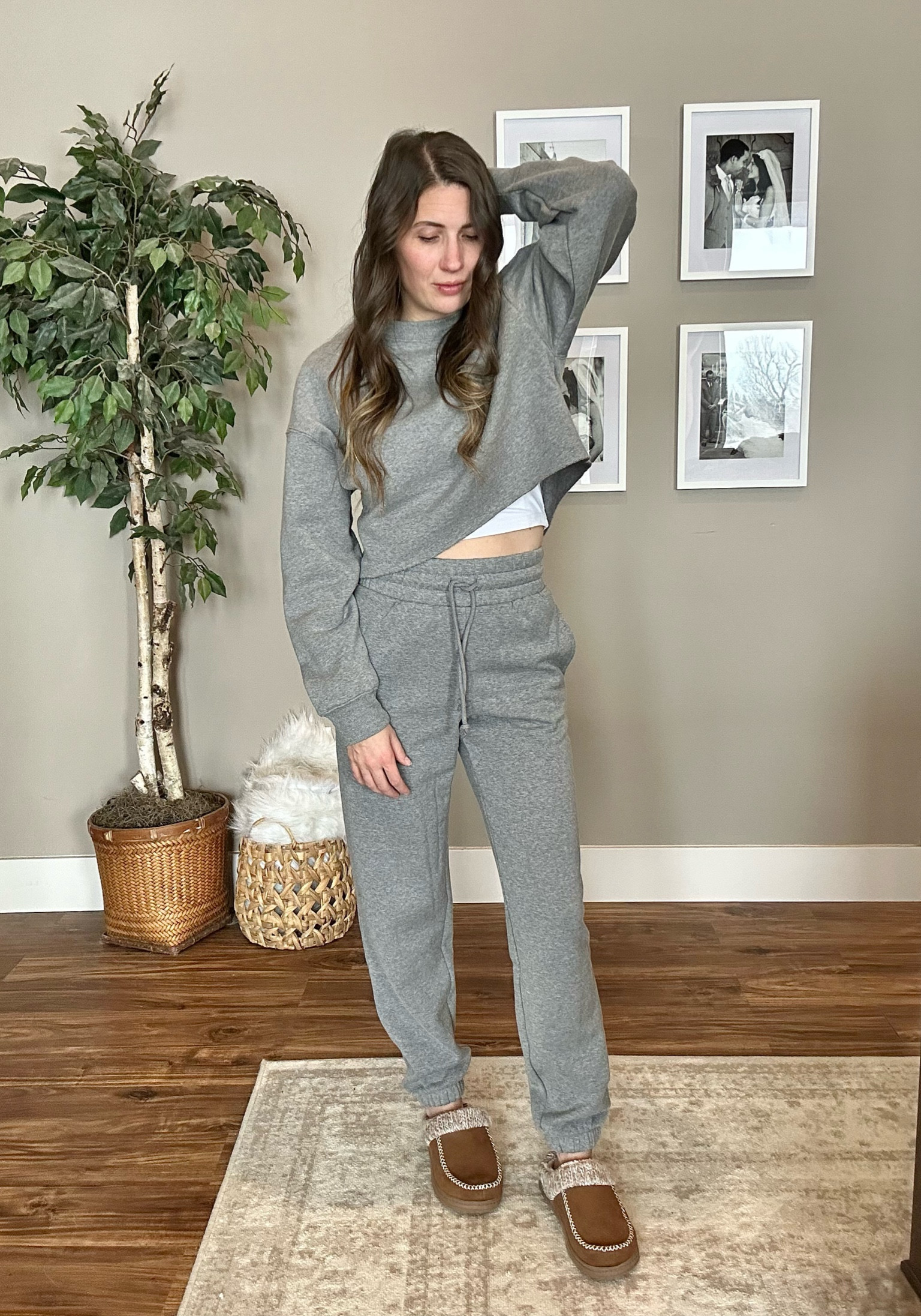 I love a good comfy sweat set! These cropped sweater and high waisted sweat pants 👌

#LTKfindsunder50 #LTKtravel #LTKfitness