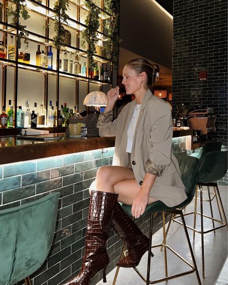 Oversized beige blazer outfit with knee high boots 

#LTKshoecrush #LTKSeasonal