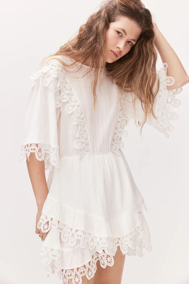 Lace-trimmed crinkled dress - Round neck - Short sleeve - White - Ladies | H&M GB | H&M (UK, MY, IN, SG, PH, TW, HK)