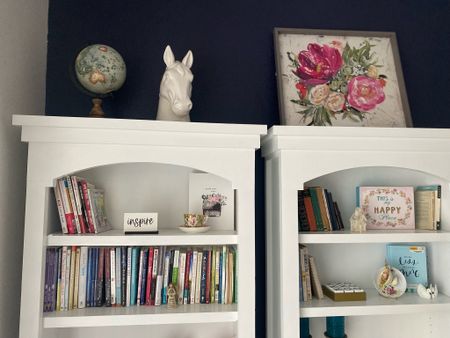 Beautiful home office decor ideas: bookshelves, wall art, navy and blue.

#LTKhome