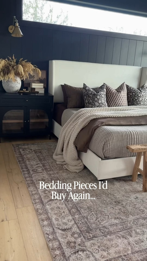 This brown bedding look is everything I want a bedroom to feel like: warm, layered…