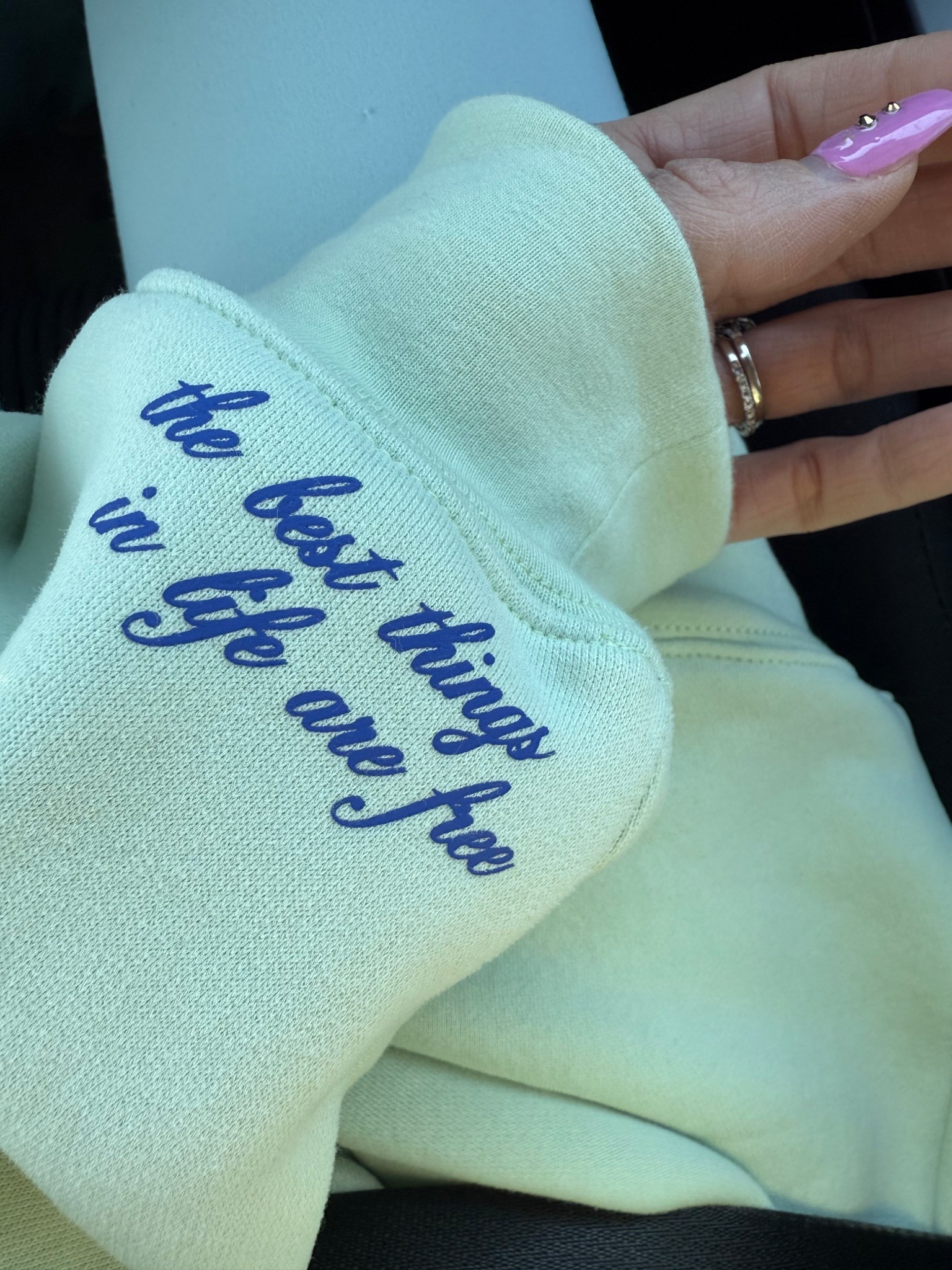 My new favorite 🤍


#hoodie #loungewear #womensfashion #fashion #sweatshirt 

#LTKStyleTip #LTKActive #LTKFindsUnder100