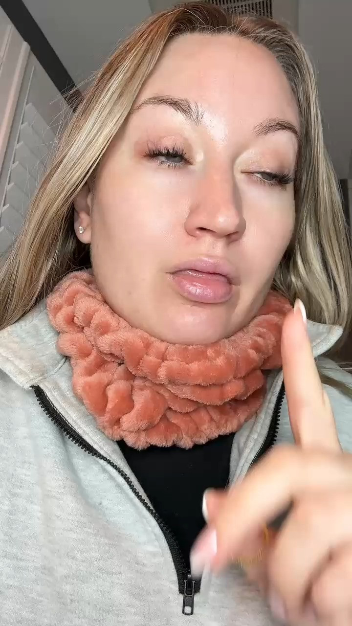 Big mistake ignoring this Kitsch headband it actually stays put you need this #amazonfinds #ad

https://www.tiktok.com/@holistic.wellness.glow/video/7609920200925809934?is_from_webapp=1&sender_device=pc&web_id=7595868255789630984 

 