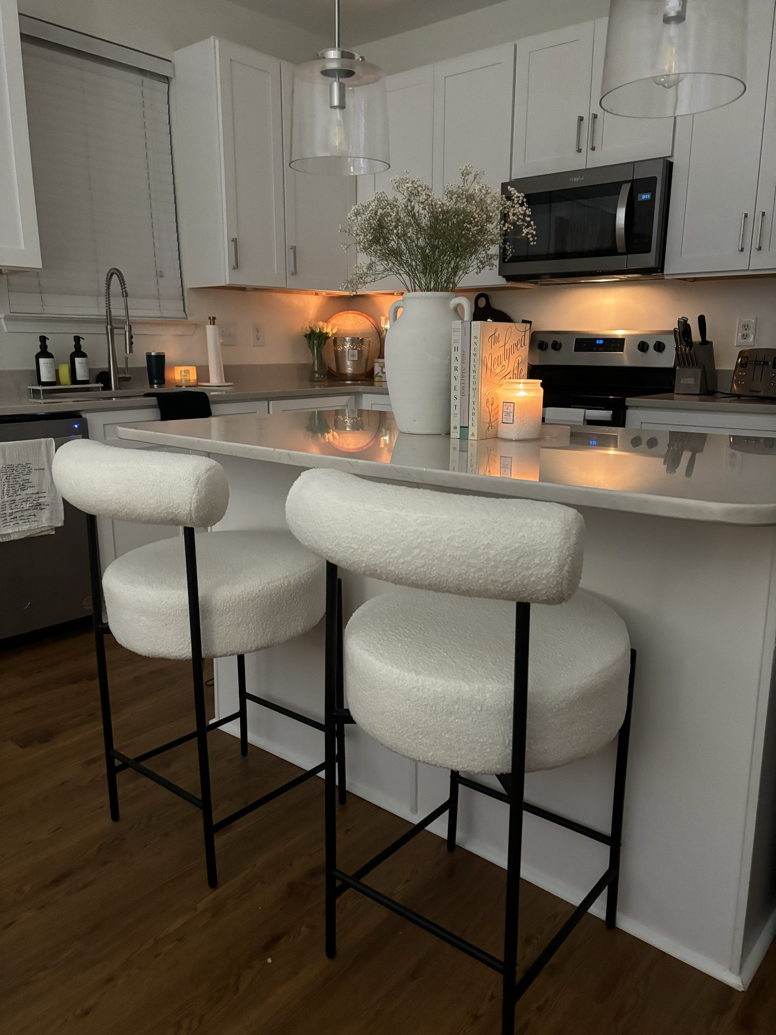 Boucle barstools of my dreams! 🤍🫶🏻

#LTKMostLoved #LTKhome