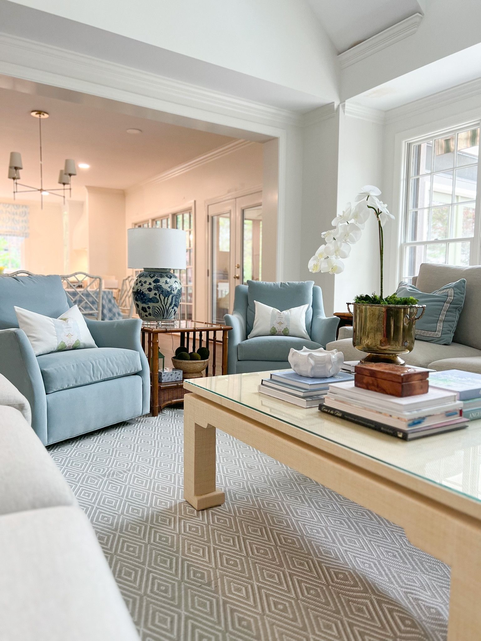 Living room decor

New traditional grandmillennial style area rug ivory platinum gray diamond pattern rug coffee table chinoiserie throw pillow designer pillows lamp or chin coffee table books decor 

#LTKunder50 #LTKhome #LTKFind