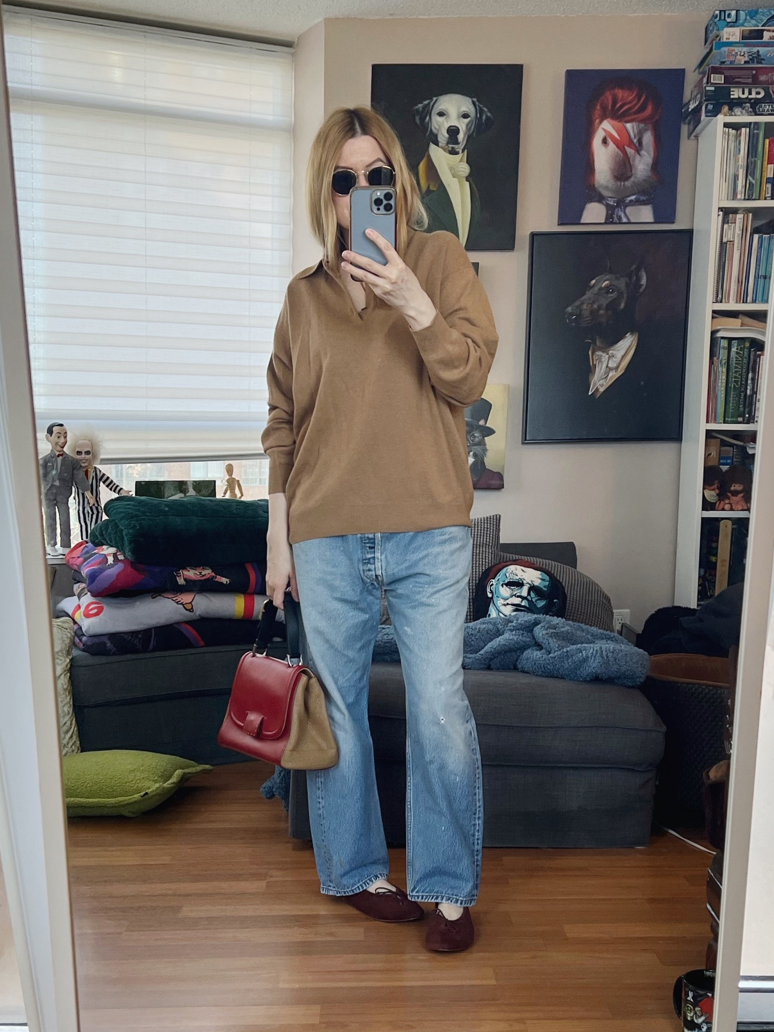 Some 90s simplicity today.
Everything is vintage except the shoes and sunglasses. These jeans have some paint splatters but it’s part of the vintage charm.
•
#springlook  #torontostylist #StyleOver40  #vintagelevis #fashionstylist #FashionOver40  #MumStyle #genX #genXStyle #shopSecondhand #genXInfluencer #genXblogger #Over40Style #40PlusStyle #Stylish40


#LTKover40 #LTKstyletip #LTKfindsunder100