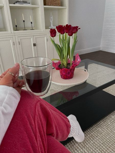 🫶🏼🌹☕️❤️🧦

Amazon fashion. Amazon finds. Pops of red. Spring style.

#LTKhome #LTKstyletip