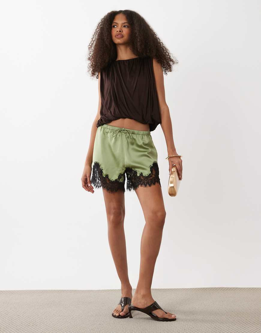 ASOS DESIGN – Satin-Shorts in Salbeigrün mit Spitzenborte und Kordelzugbund | ASOS (Global)