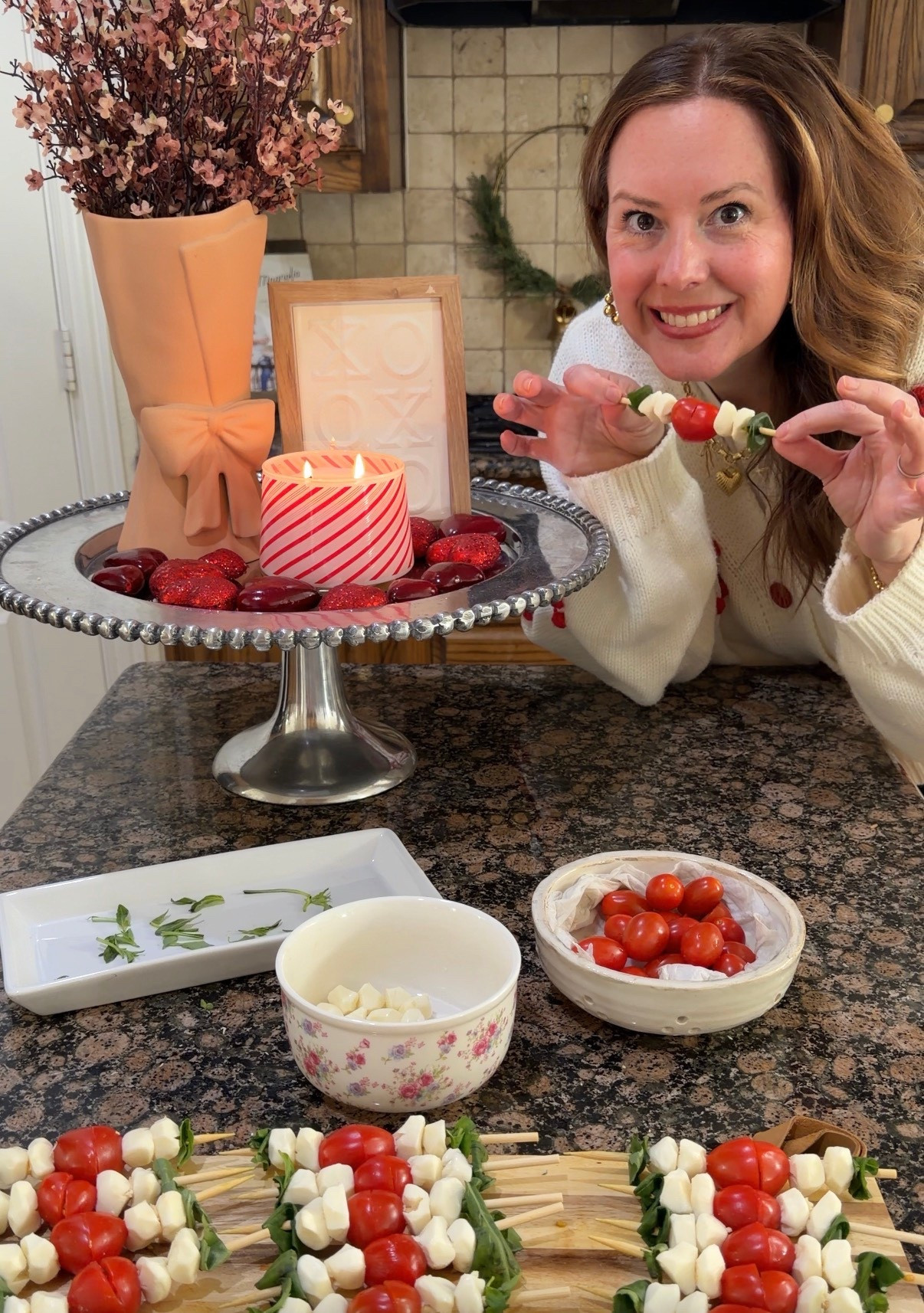 Proof that Valentine’s food doesn’t have to be complicated ❤️🌿
tomato, mozzarella pearls & basil — but make it cute.
easy • fresh • romantic
save this for date night or Galentine’s 💌



#LTKfoodie #LTKValentine #LTKSeasonal