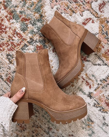 Chunky block heel chelsea boots 50% off - so comfy and comfortable easy to walk in. Fits TTS! Canadian link in related products 


#LTKshoecrush #LTKunder50 #LTKsalealert