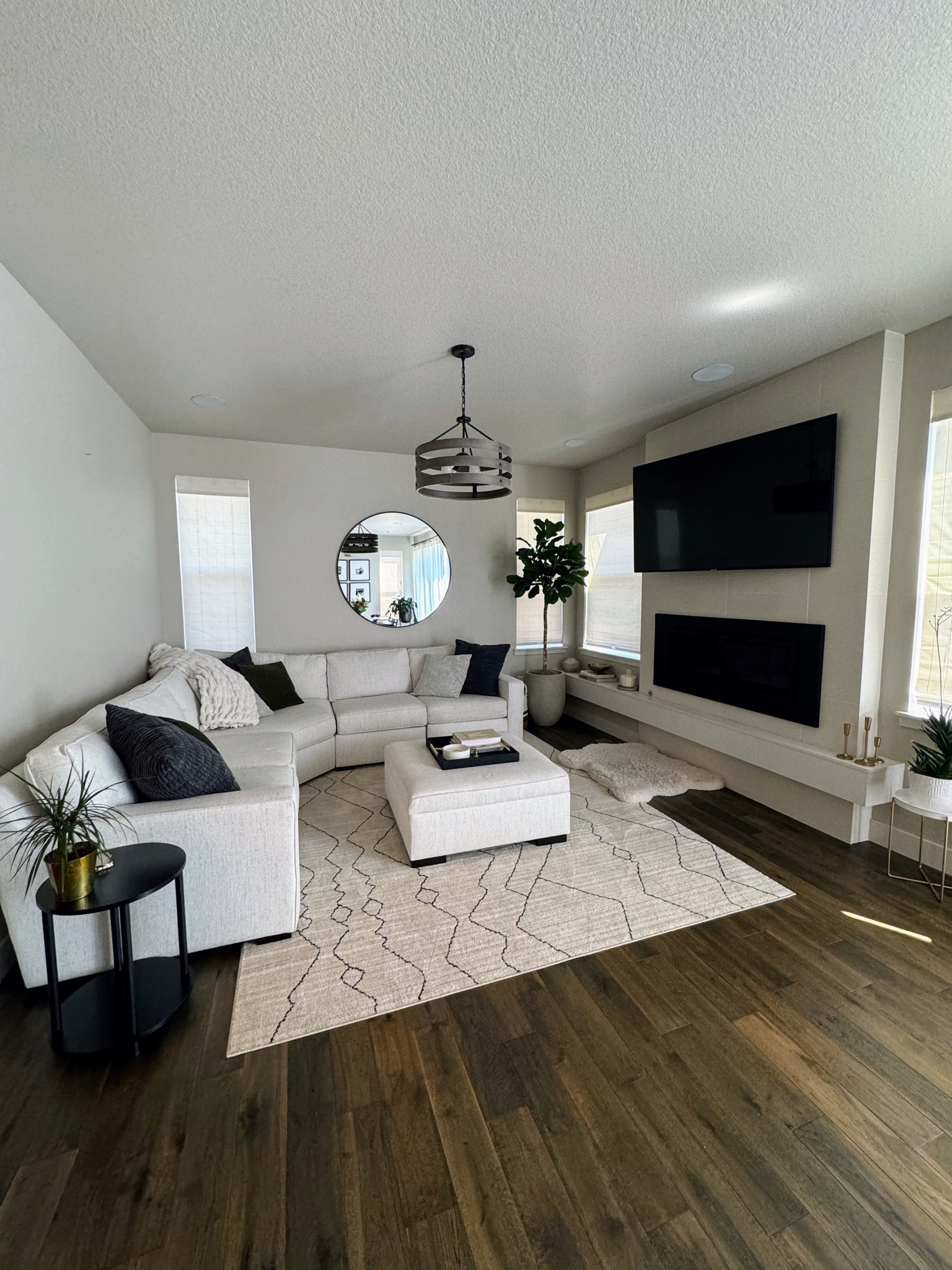 Cozy neutral living room ☁️ 

Radley 5 piece sectional custom ordered in “Zuri natural” 

Modern living room
Loloi
Macys
Wayfair 
Target
Amazon
CB2
Crate and barrel 
Pottery barn


#LTKHome