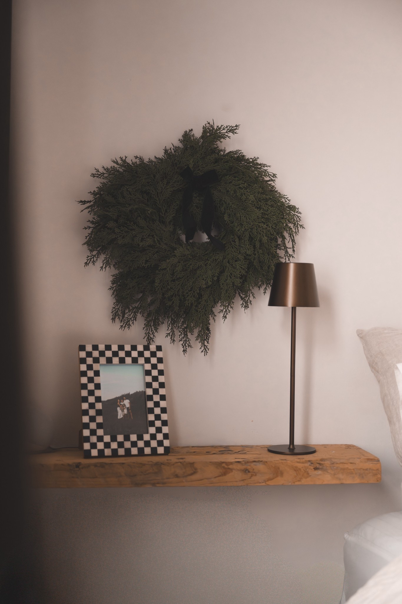 repurposing a floating shelf as an end table? Yes, please! Perfect for small spaces 

#LTKHome