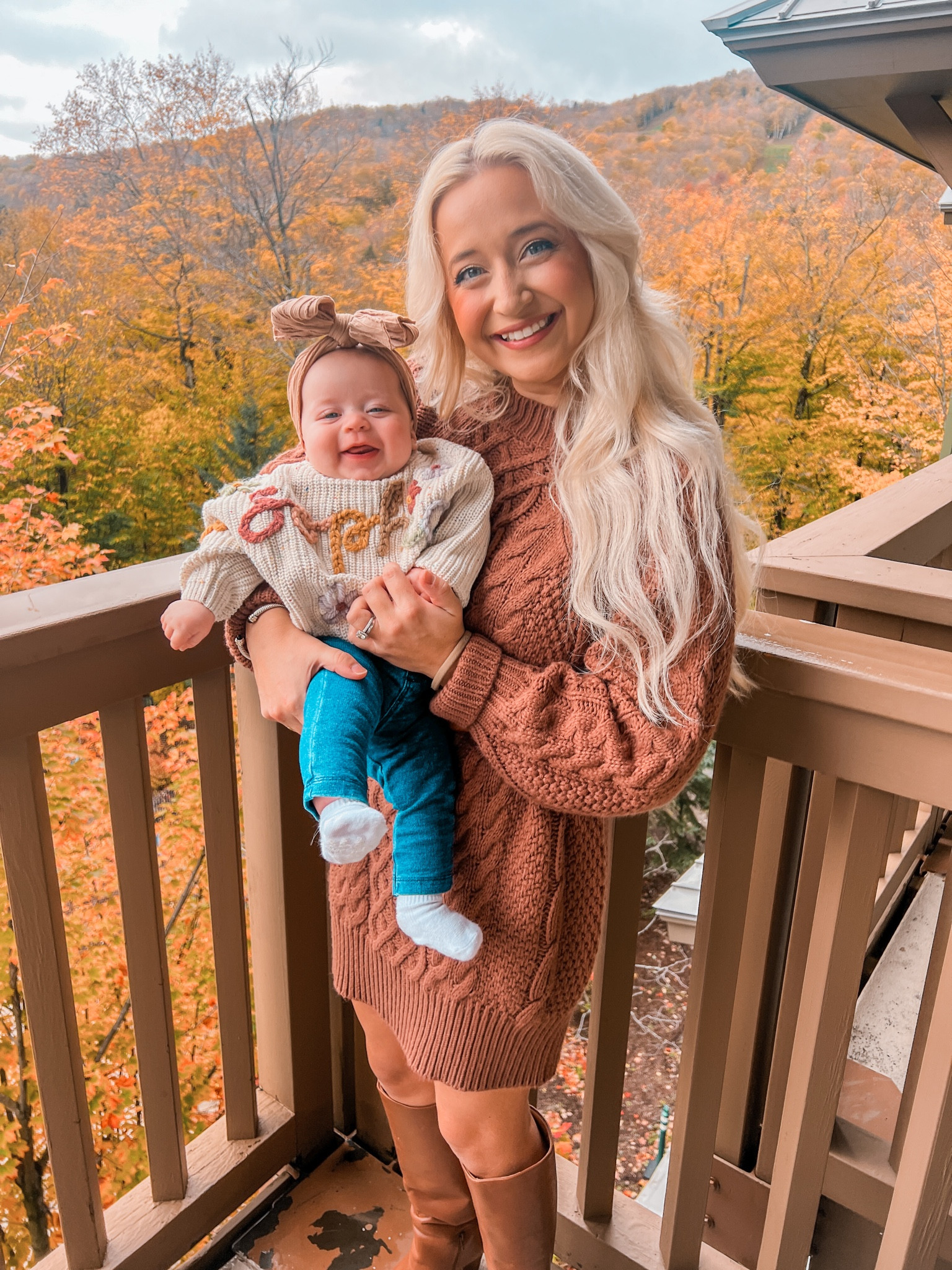 One of my favorite parts of our trip was where we stayed… Save this for your next trip to Vermont 

We loved our stay at @sprucepeak // The views, the rooms, the property were all stunning! We can’t wait to go back 

My sweater dress is is SO comfy and very affordable (linked on the ltk app) and sophs name sweater is from @evieandluco 🧡