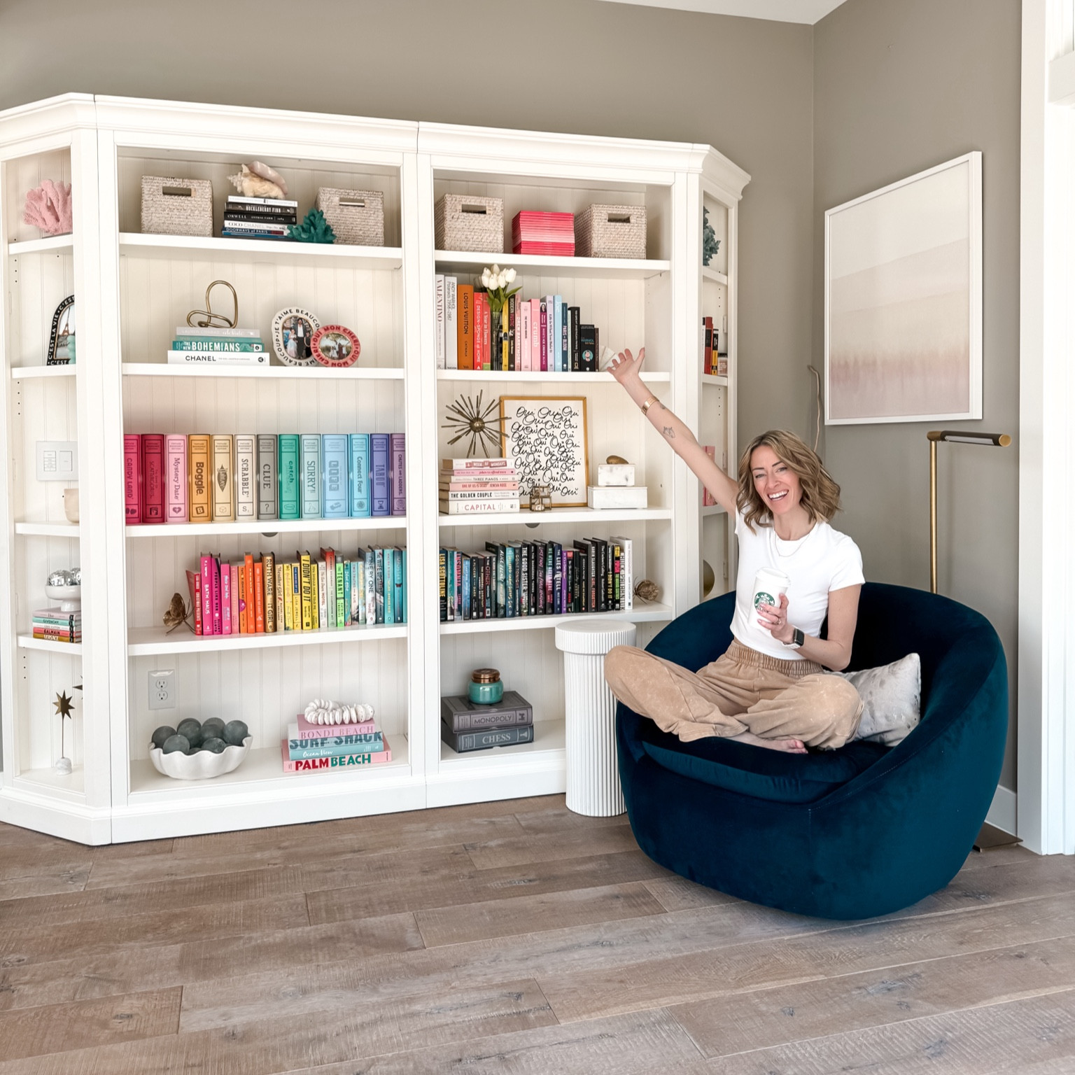 Monday motivation ✨ never give up hope guys 😂👍🏻 it only took 6 months, 5 calls to customer service, and four separate shelves being damaged in shipment for the shelves to get here! 

And I’ve already re-arranged things half a dozen times since this picture was taken 😂 but YAY SHELVES! 