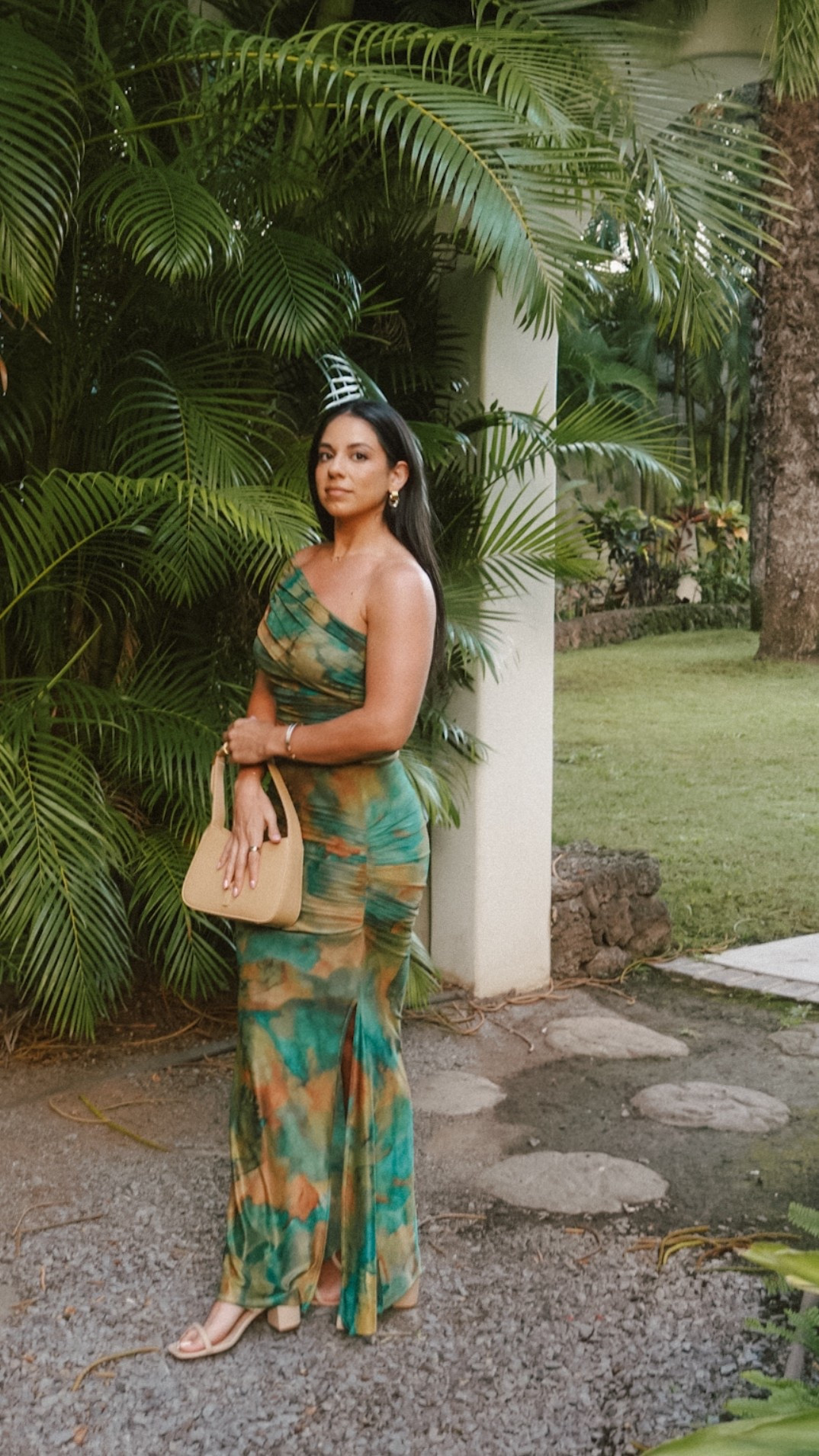 Tagged actual skirt & designer plus similar item on Amazon :) 

#LTKSeasonal #LTKGiftGuide