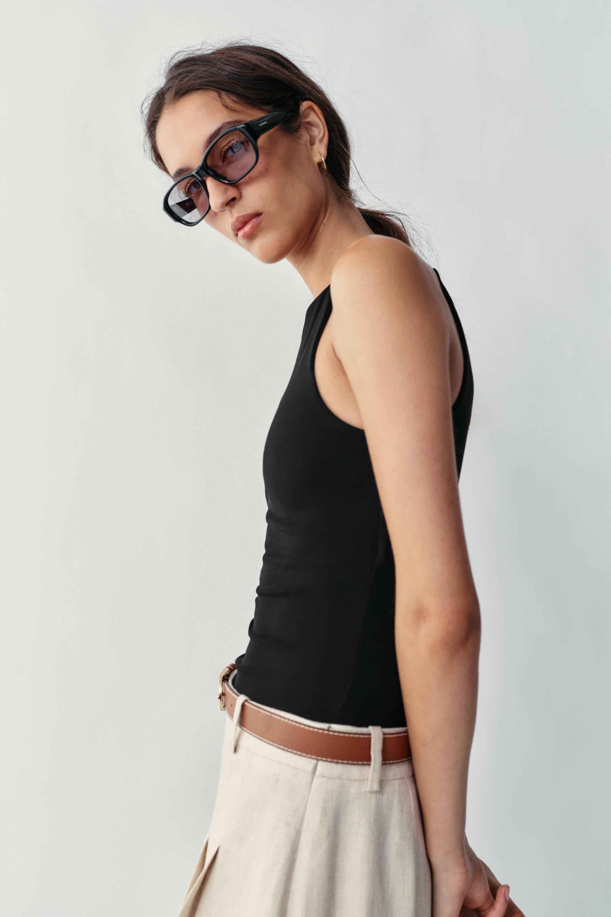 Model height: 183 cmTop made of a cotton blend yarn. Straight-cut neckline with thin straps and a... | Zara UK