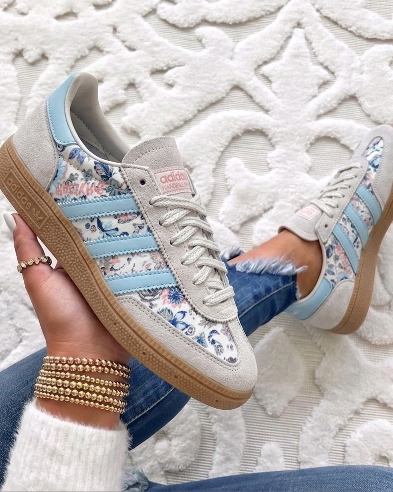 Kids adidas sneakers. Check the second frame how to convert your adult size into kids size!