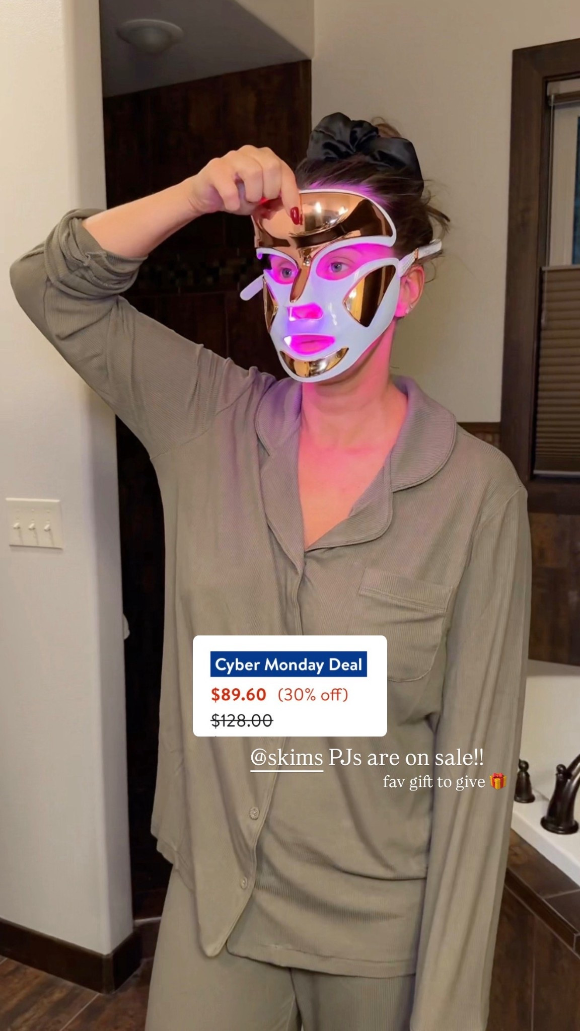 Skims PJs on sale!! One of my fav gifts to give

I wear a size L for oversized fit 


#LTKHoliday #LTKSaleAlert #LTKGiftGuide