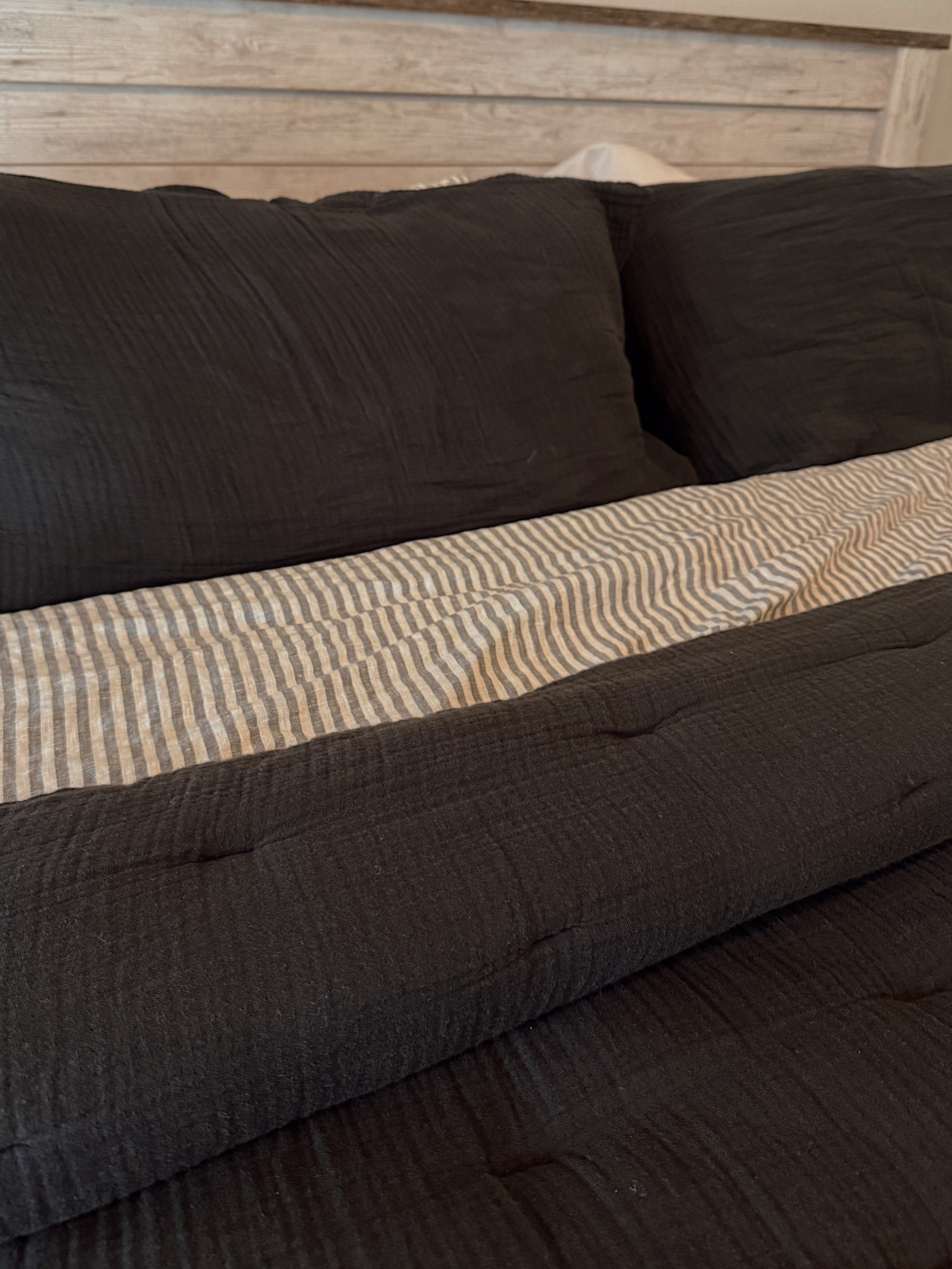 So soft and cozy!!!! Loving this duo - currently on SALE 🖤

#LTKmomlife #LTKHome #LTKSaleAlert