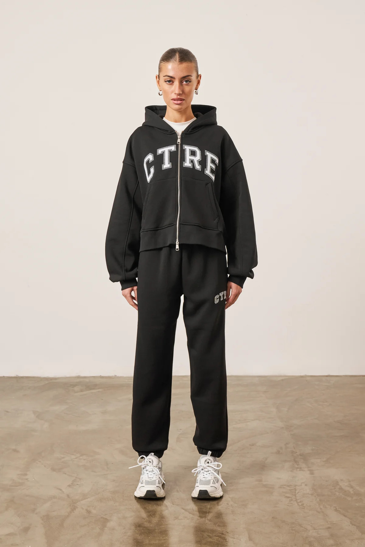 CTRE RELAXED JOGGERS - BLACK | The Couture Club