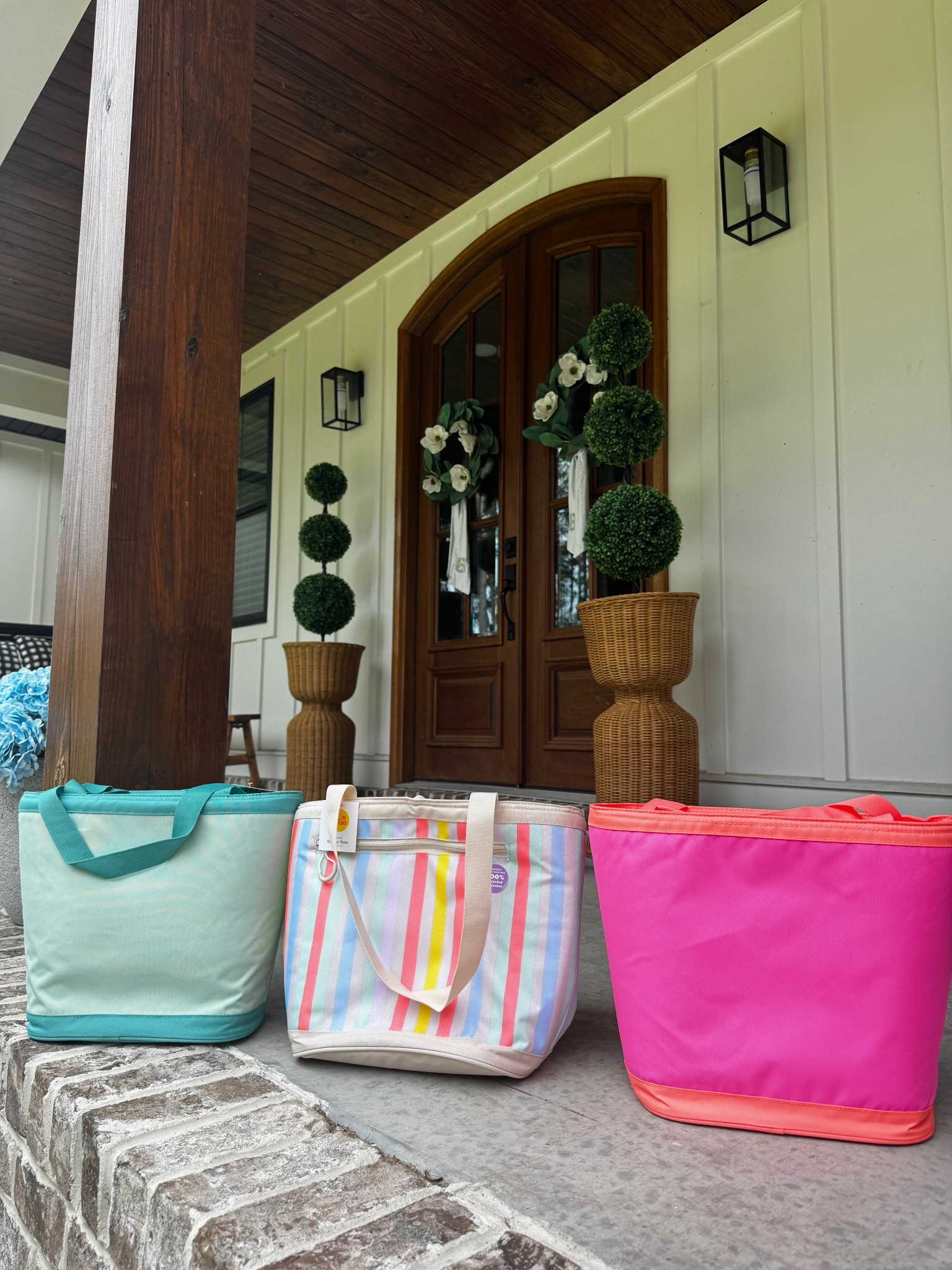 The perfect bag for you, a teacher gift, your bestie, or graduation! $10 - comes in these three colors. Holds 12 cans, has pocket on outside and comes in matching smaller cooler bag for only $5! 



#LTKFamily #LTKSaleAlert #LTKGiftGuide