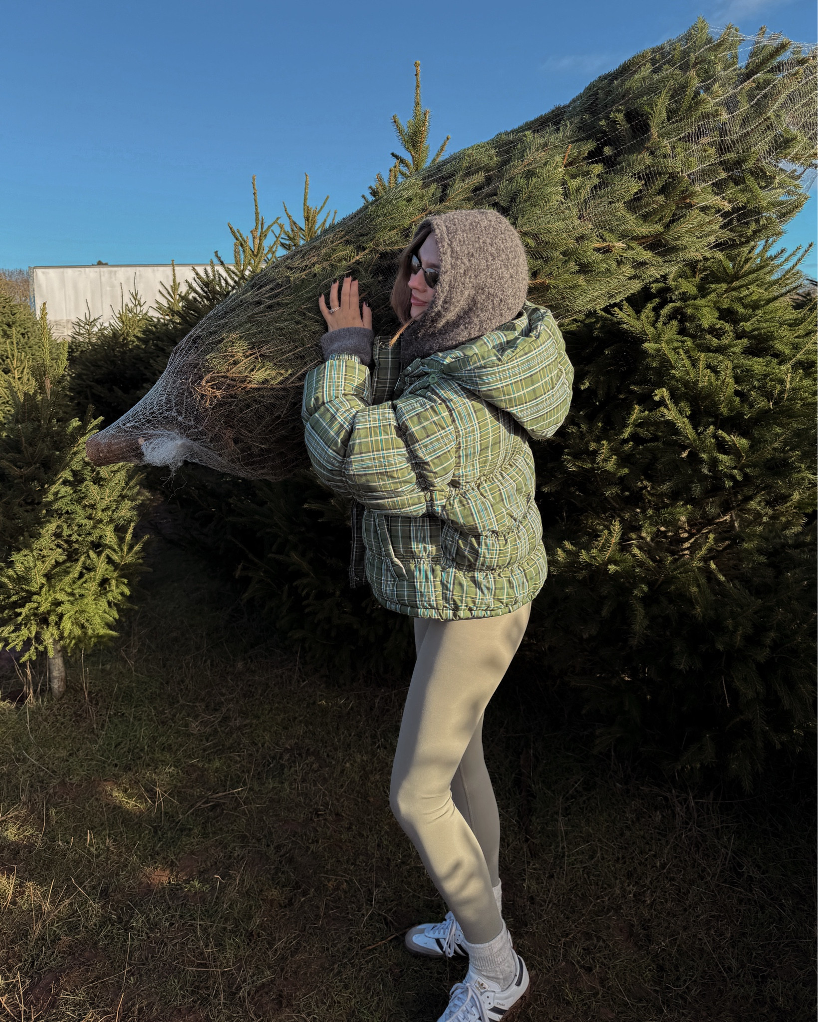 The coolest puffer jacket @freepeople 👏
I wear a small as it comes up big