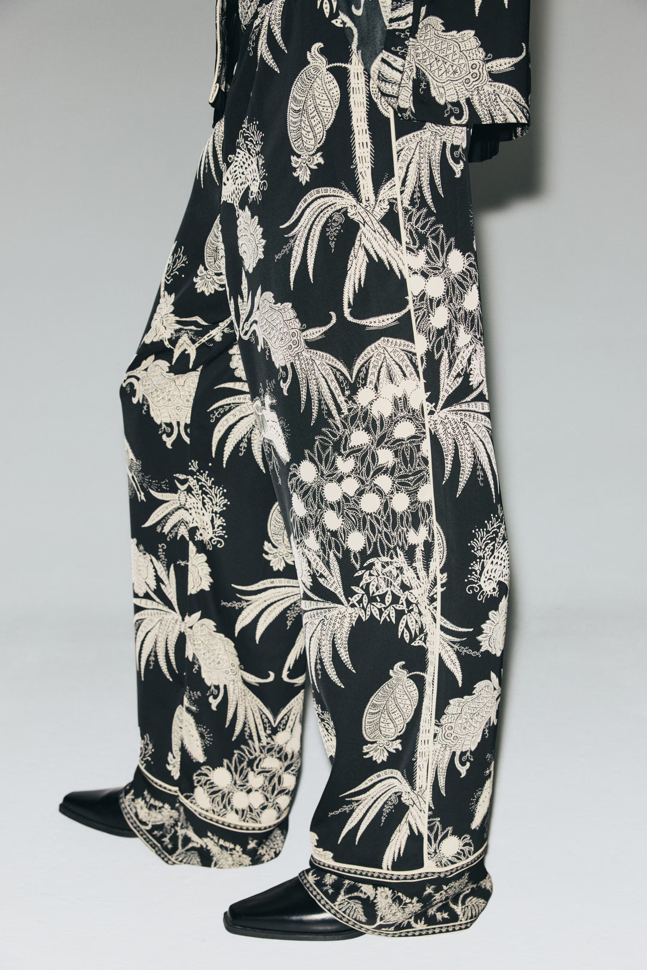 Printed pull-on trousers | H&M (UK, MY, IN, SG, PH, TW, HK)