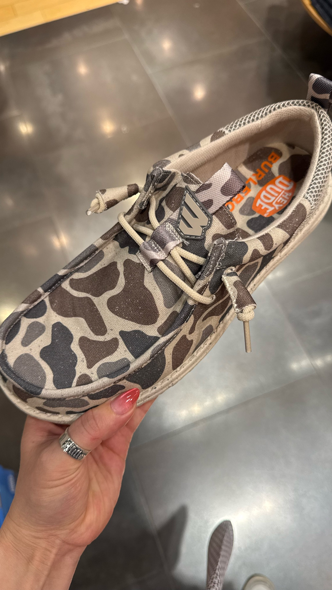 HEYDUDE x BURLEBO collab just dropped! Comes in mens and boys sizes!
Hey dude shoes
Men’s shoes
Buckle 
Camo

#LTKKids #LTKMens
