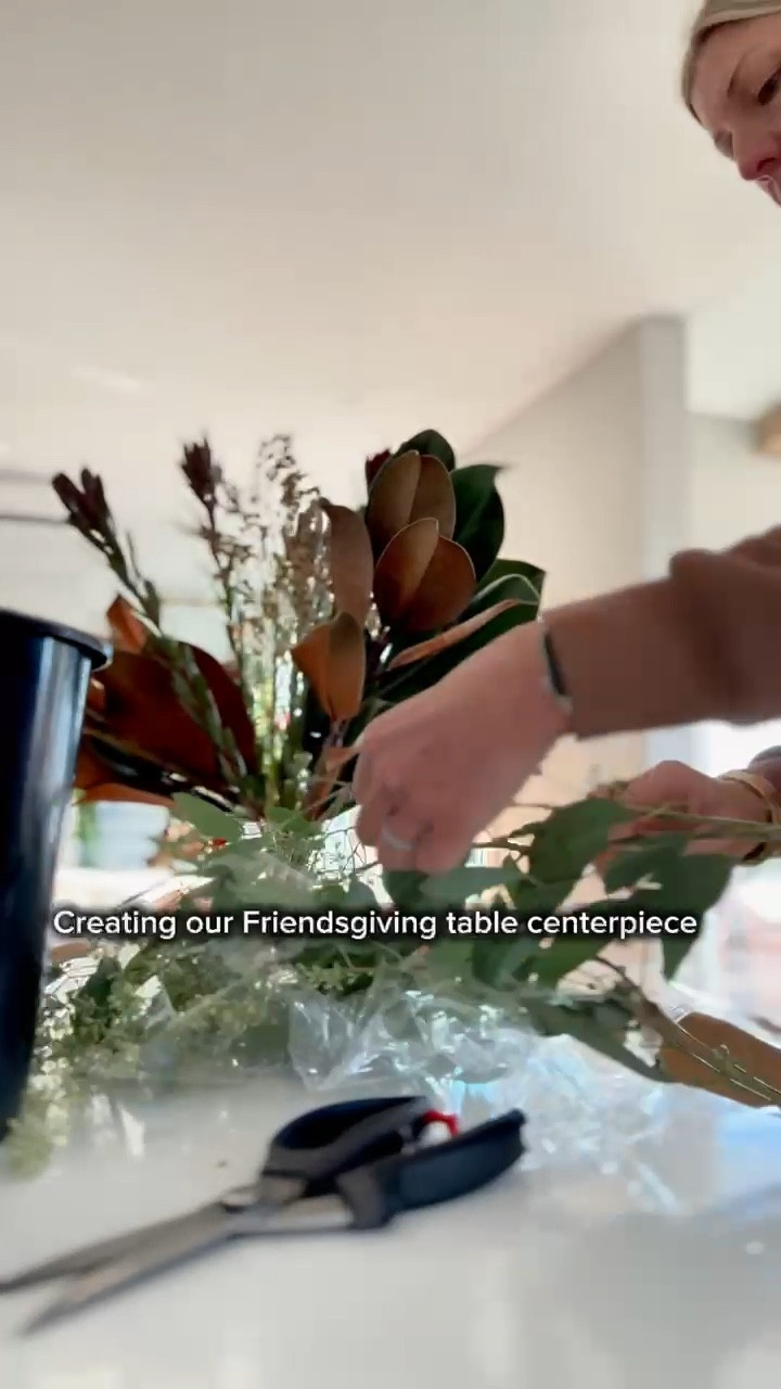 Design our Friendsgiving tablescape with me! I love how this turned out! 

#LTKHome #LTKStyleTip #LTKHoliday