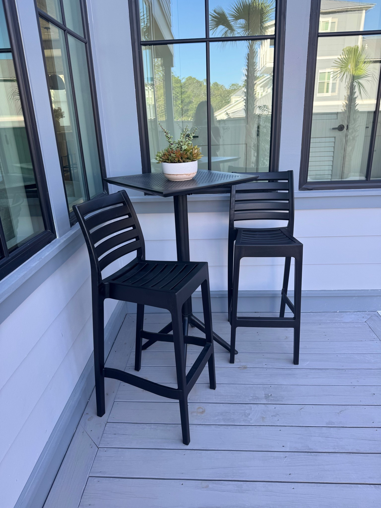 🌴 Outdoor Table + Stools

#LTKSeasonal #LTKHome