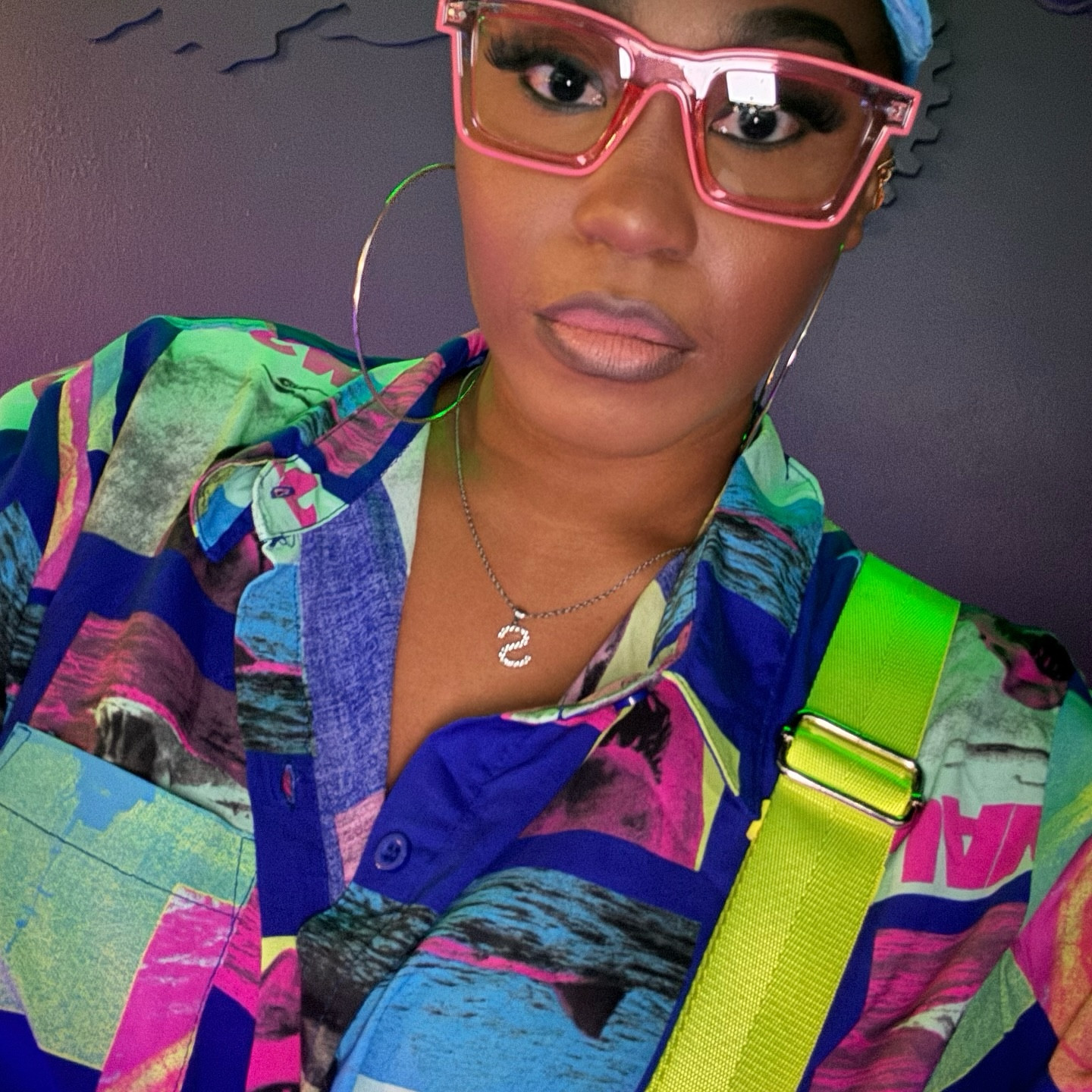 No long caption💚😅💙😎

Glasses: @aoolia
Hat: local beauty store 
Shorts: @fashionnova 

#fashionvibes #aoolia #boldandbright #ootd #styleinspiration #colorpop #fashionforward #neondreams #vibrantstyle #fashionista #retrovibes #uniquestyle #stevemadden #eyewear #walmartcreator #walmartfinds #sm #stevemaddenshoes