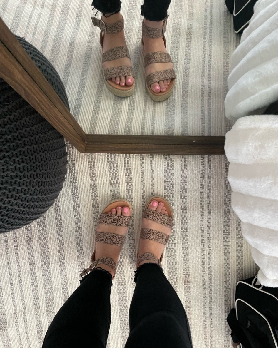 Best summer sandals 

#LTKshoecrush #LTKsalealert #LTKfindsunder50