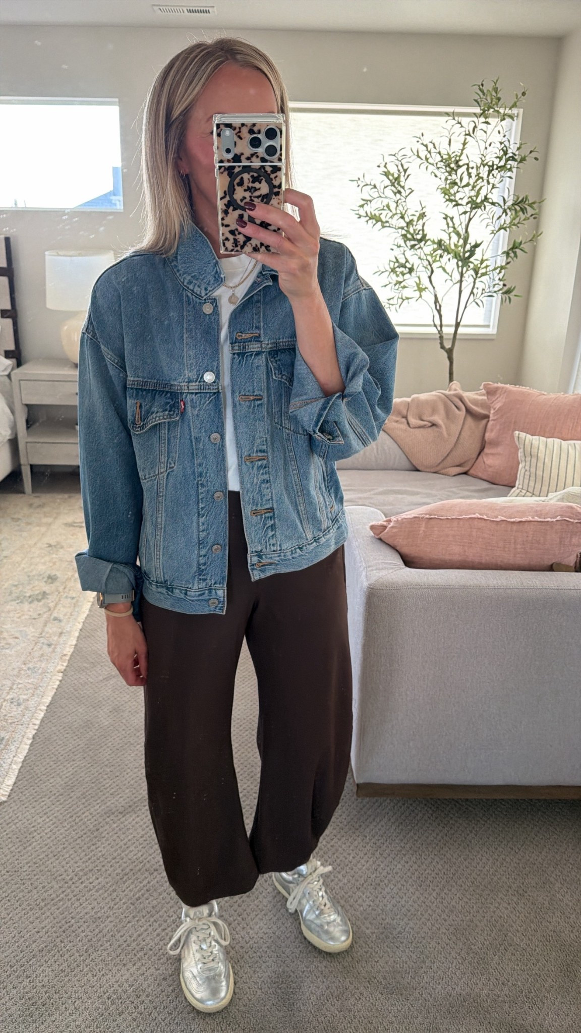 Travel look. 

Everything runs true to size. I’m
5’7” and wearing sizes:

Ruti pants - size 6 (currently on sale, but I’m also linking a few looks for less. The A&F are my favorite runner up) 

Everlane white tee - small 

Levi trucker jacket - small

Veja shoes - 9 
